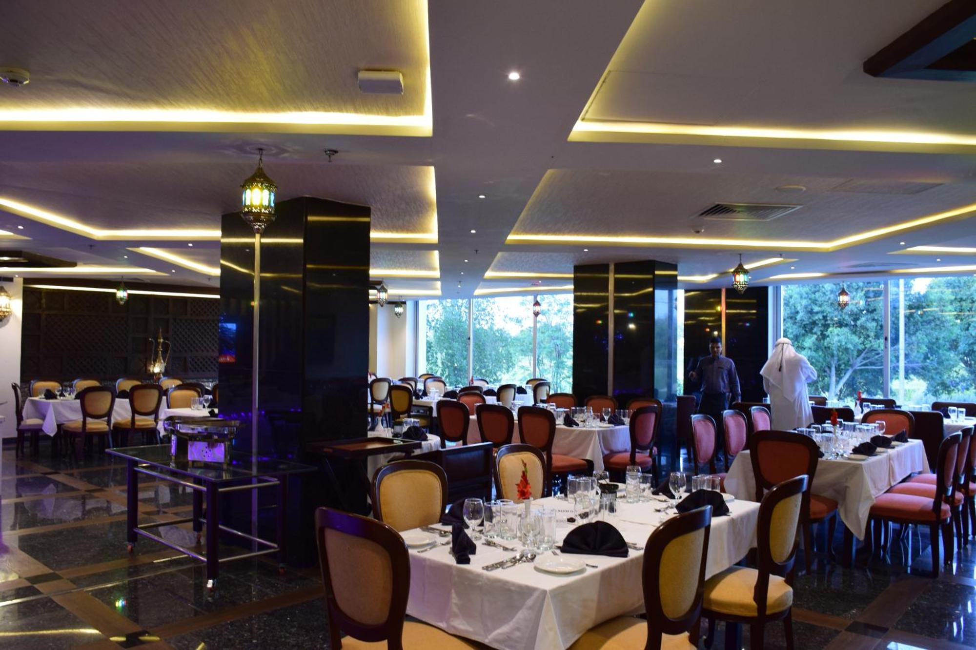 Defence Raya Golf & Country Club Hotel ลาฮอร์ ภายนอก รูปภาพ