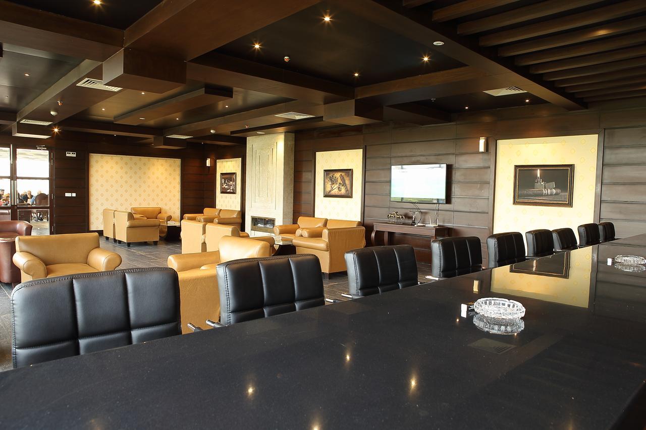 Defence Raya Golf & Country Club Hotel ลาฮอร์ ภายนอก รูปภาพ