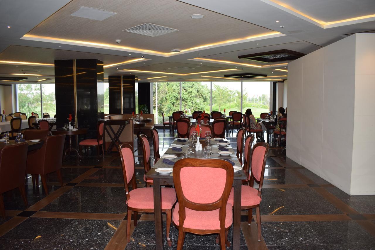 Defence Raya Golf & Country Club Hotel ลาฮอร์ ภายนอก รูปภาพ