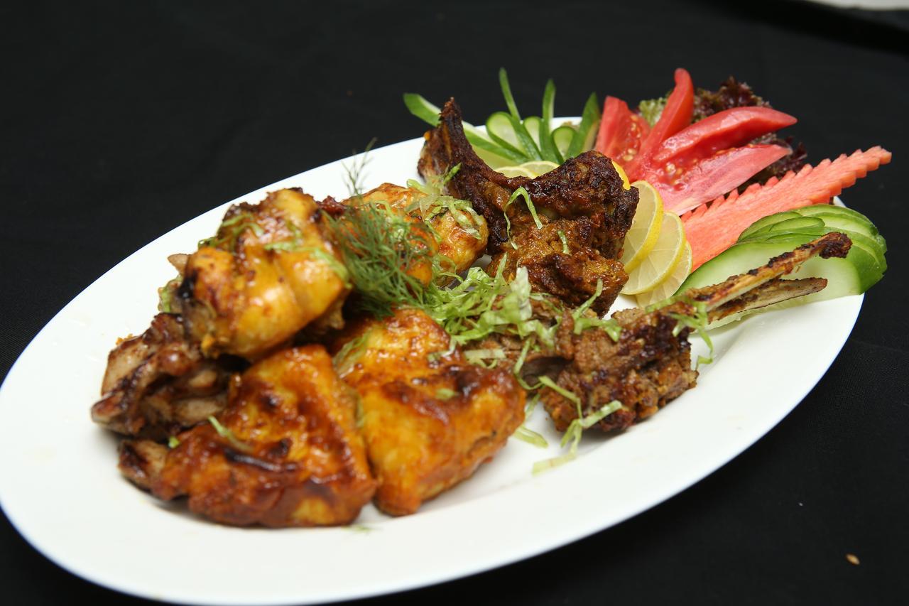 Defence Raya Golf & Country Club Hotel ลาฮอร์ ภายนอก รูปภาพ