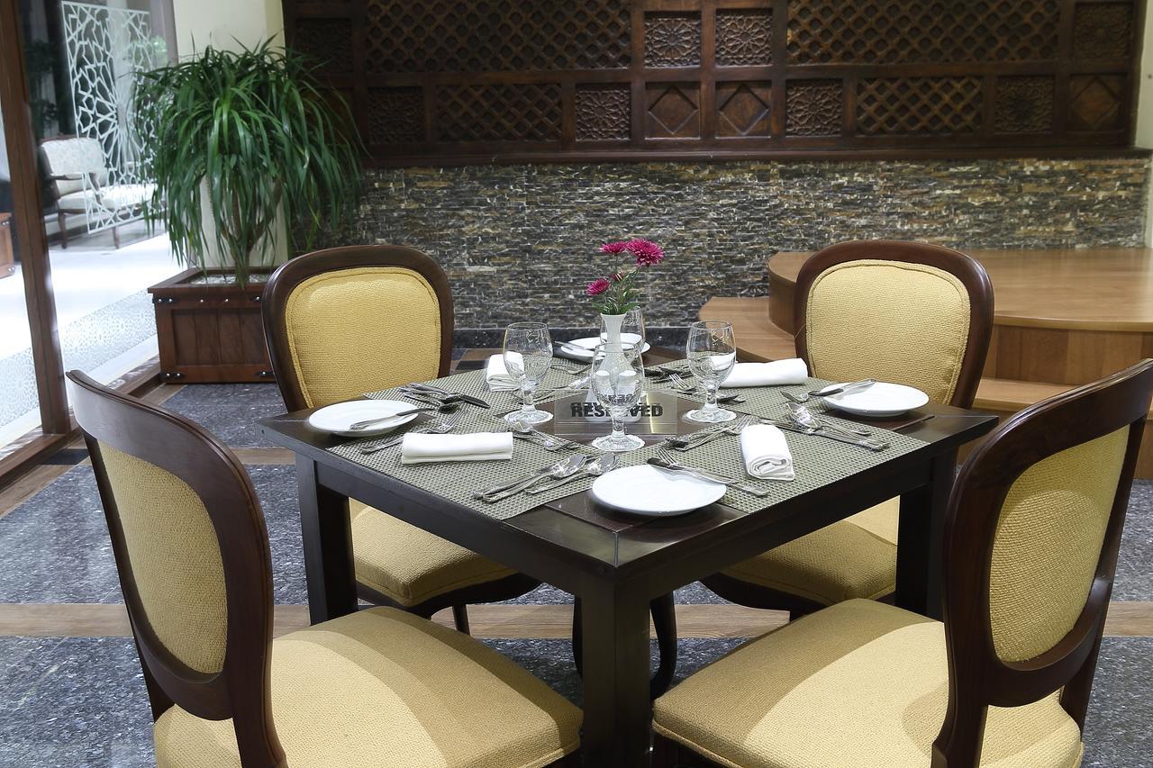 Defence Raya Golf & Country Club Hotel ลาฮอร์ ภายนอก รูปภาพ