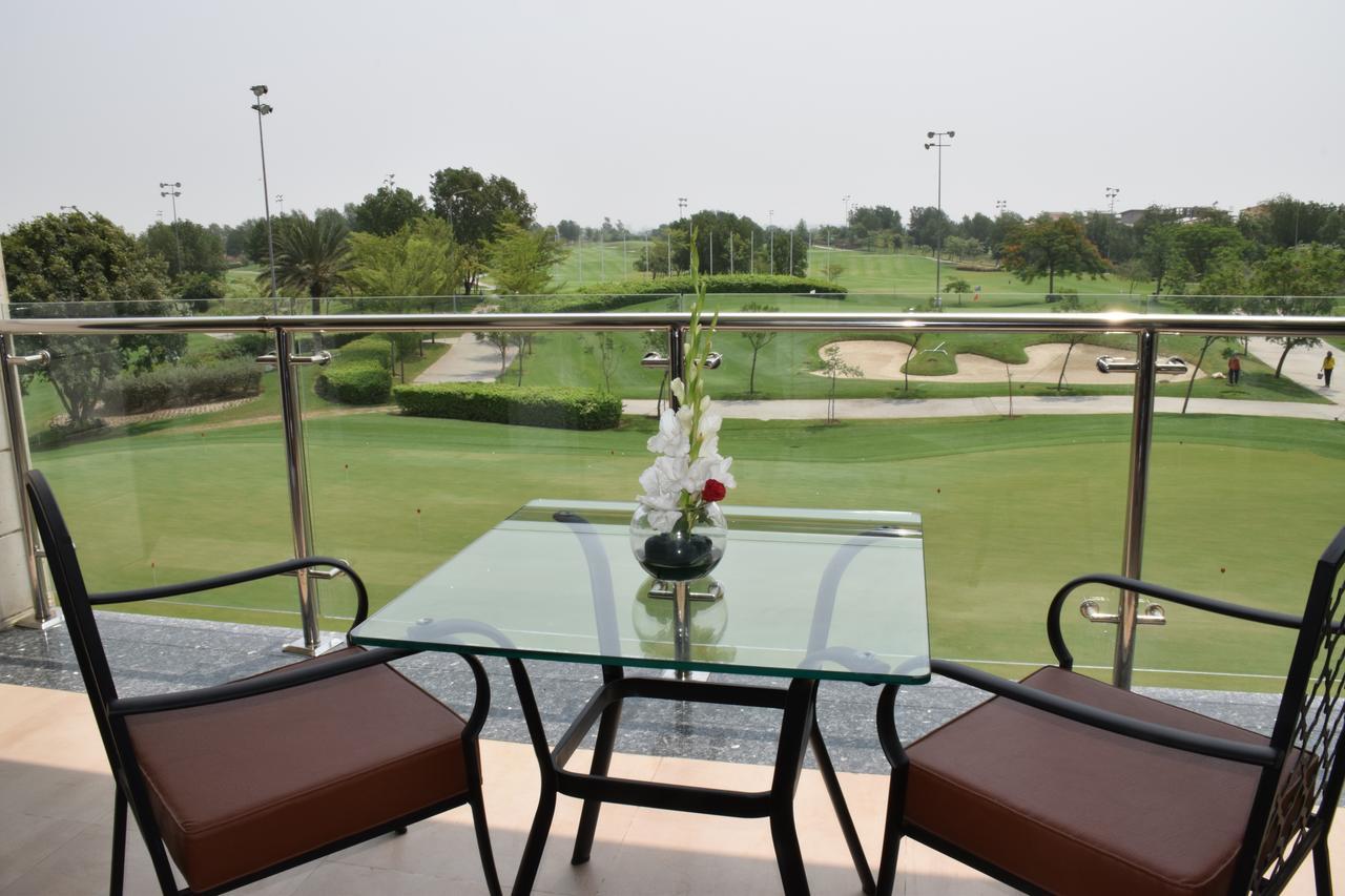 Defence Raya Golf & Country Club Hotel ลาฮอร์ ภายนอก รูปภาพ
