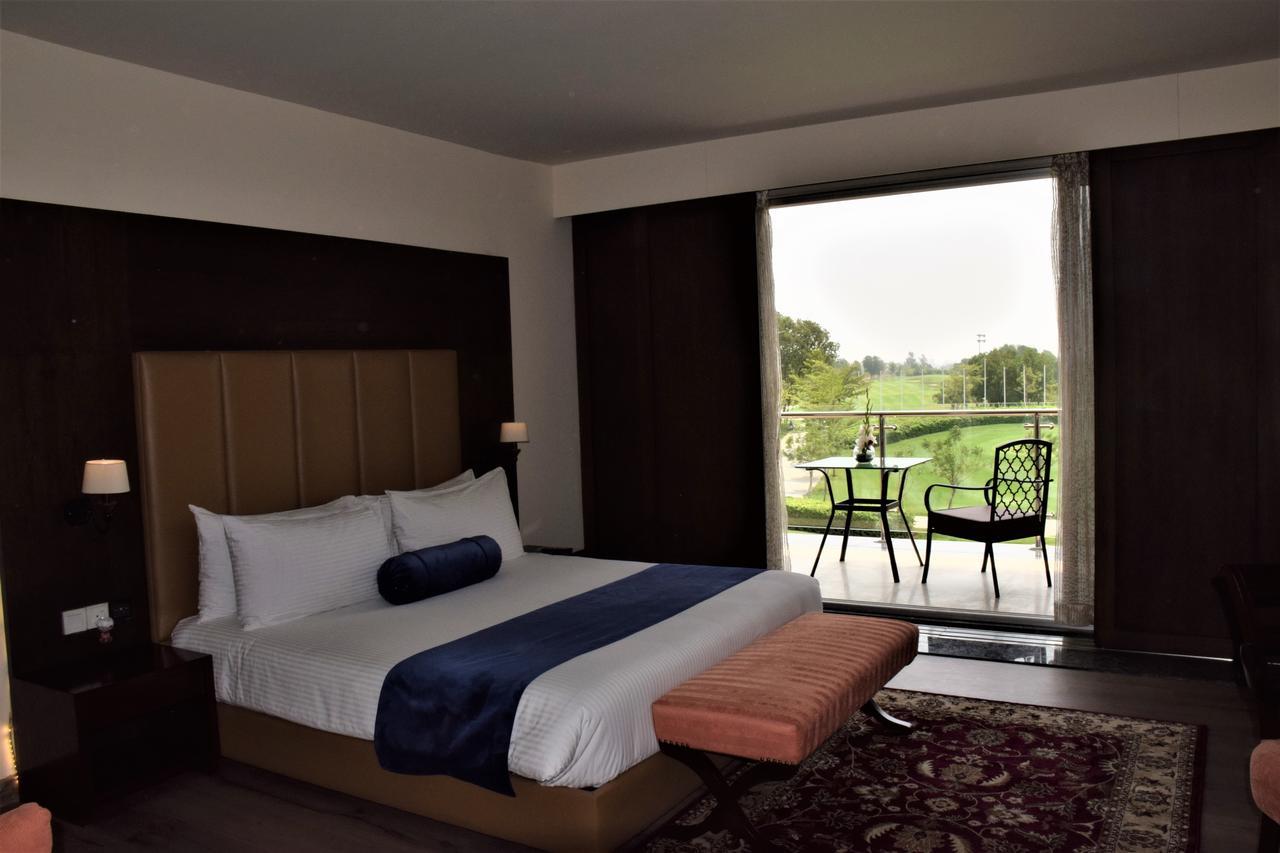 Defence Raya Golf & Country Club Hotel ลาฮอร์ ภายนอก รูปภาพ